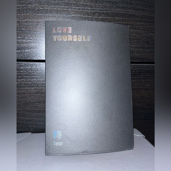 BTS - Love Yourself Tear - Picture 1 of 2